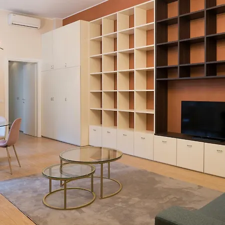 Porta Romana Exclusive - Center - M3 דירה *